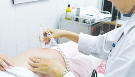 Khám thai định kỳ tại Bệnh viện Phụ sản Trung ương.